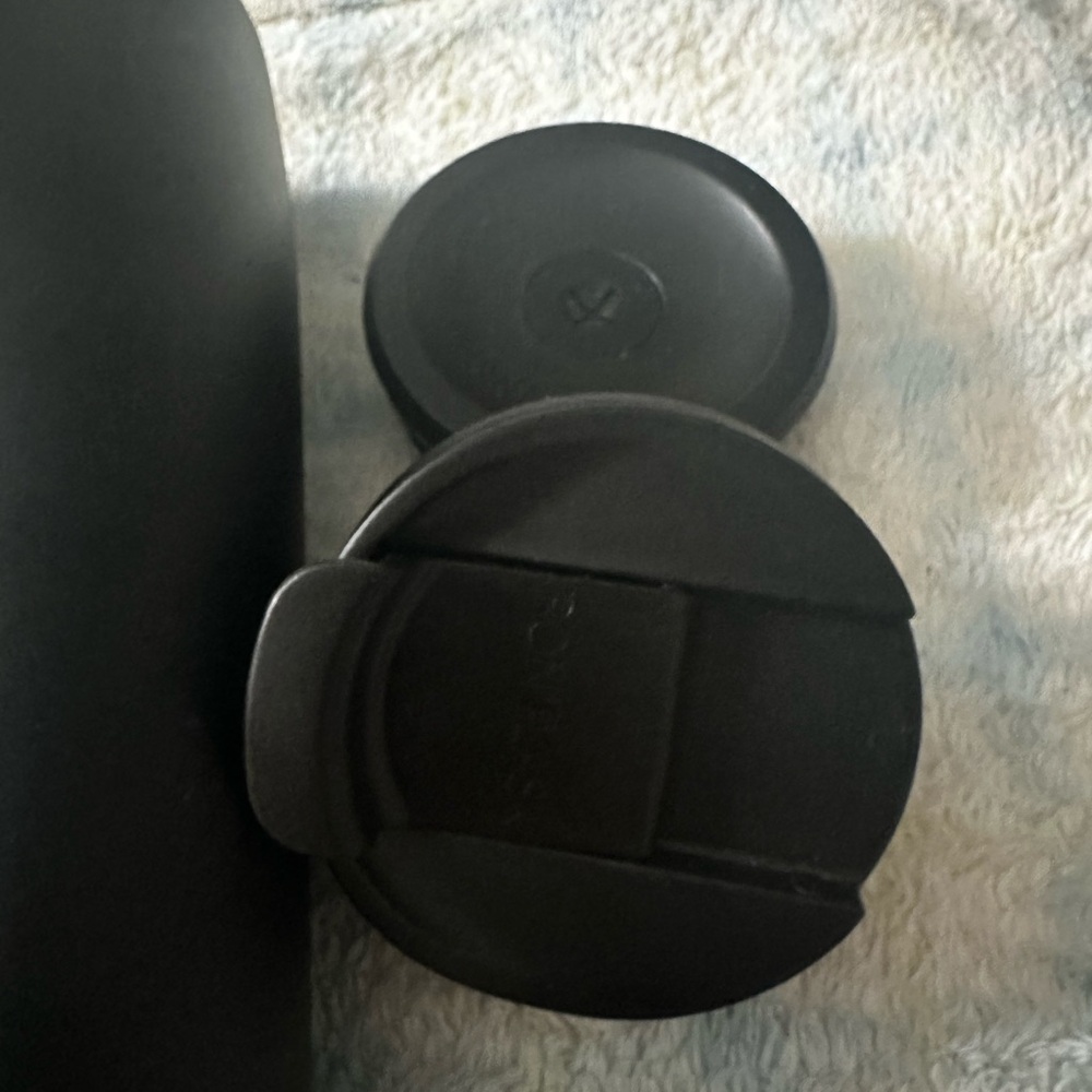 Iron Flask with two lids - Picture 3 of 5